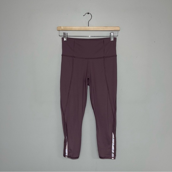 Athleta Leggings Women's Size Extra Small Volcanic Violet Lightning Pocket Capri - Picture 2 of 10